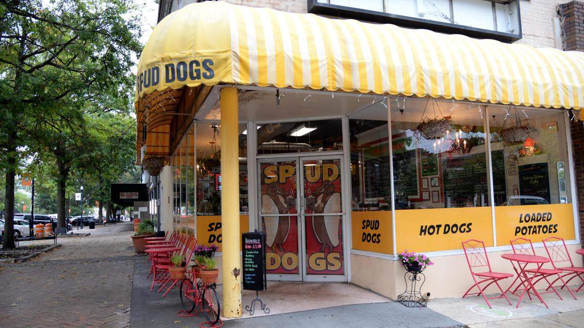 Hot dogs and baked potatoes? This eatery in downtown Macon has become a ‘refuge’