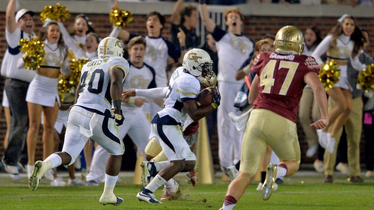 Georgia Tech defensive back Lance Austin runs the ball towards the end zone for a touchdown after picking up a blocked Florida State field goal attempt during the second half of an NCAA college football game, Saturday, Oct. 24, 2015, in Atlanta. Georgia Tech won 22-16. (Brant Sanderlin/Atlanta Journal-Constitution via AP) MARIETTA DAILY OUT; GWINNETT DAILY POST OUT; LOCAL TELEVISION OUT; WXIA-TV OUT; WGCL-TV OUT; MANDATORY CREDIT