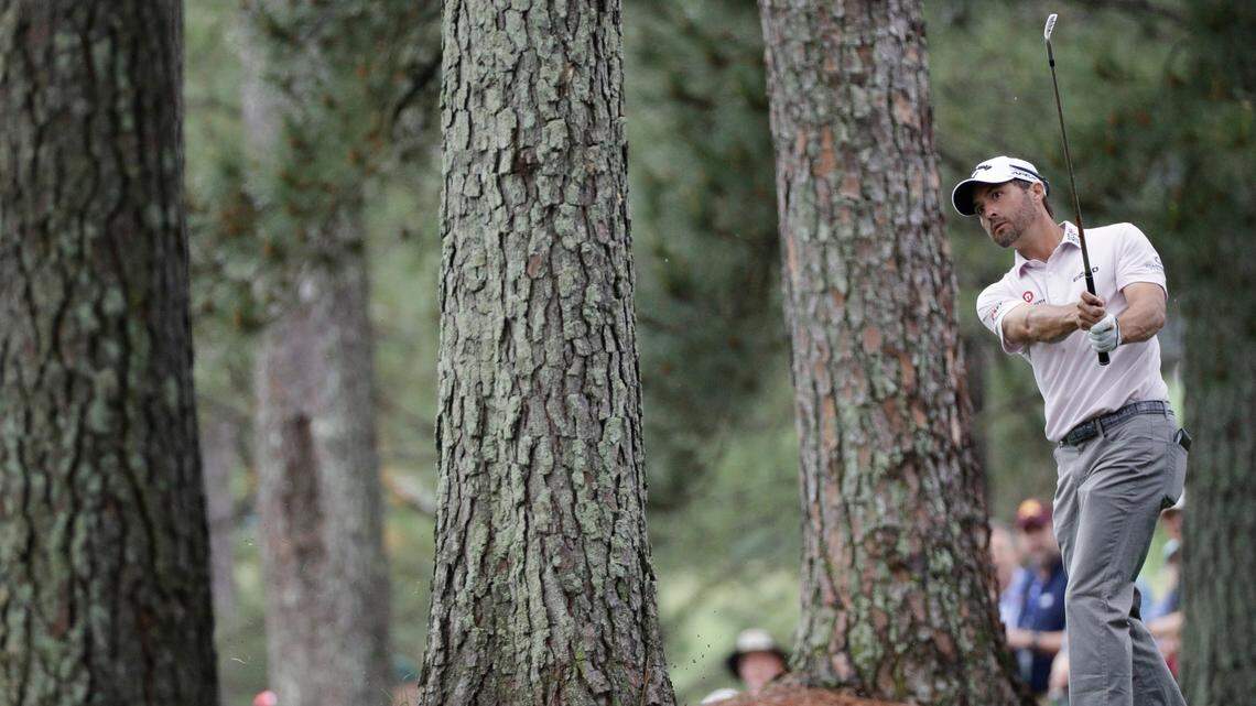 Former UGA golfer battles rogue turtle and other oddities to stay in hunt at the Masters
