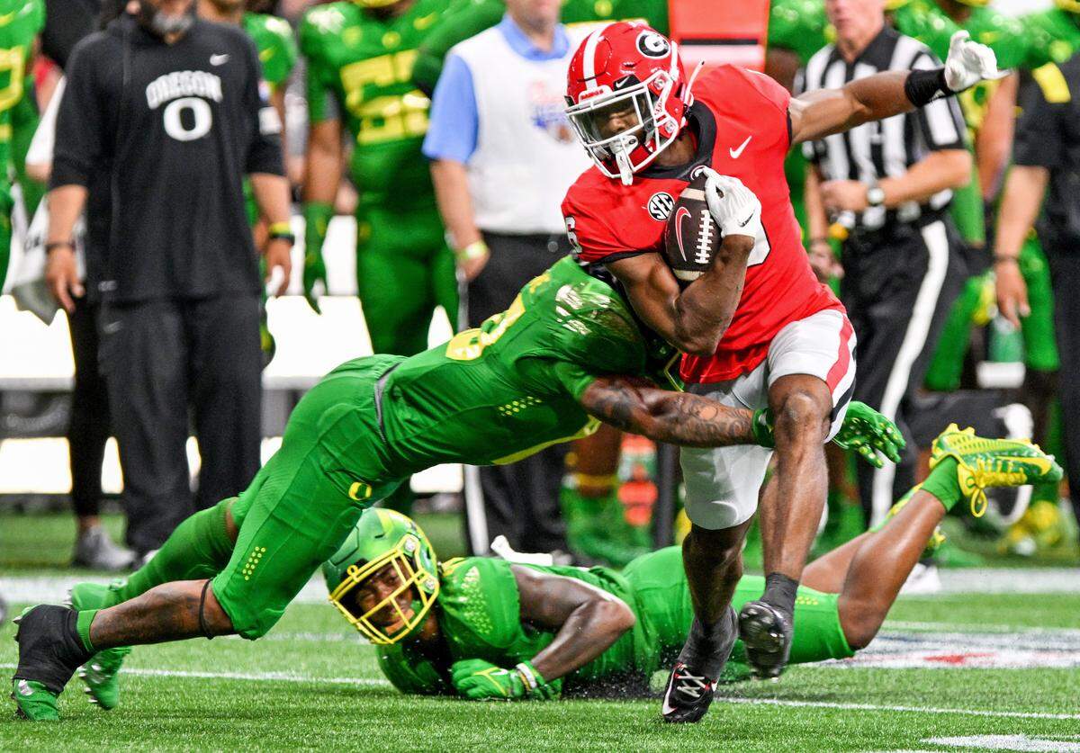 Georgia running back Kenny McIntosh (6) avoids a tackle during the Bulldogs’ 49-3 win over Oregon Saturday in Atlanta.