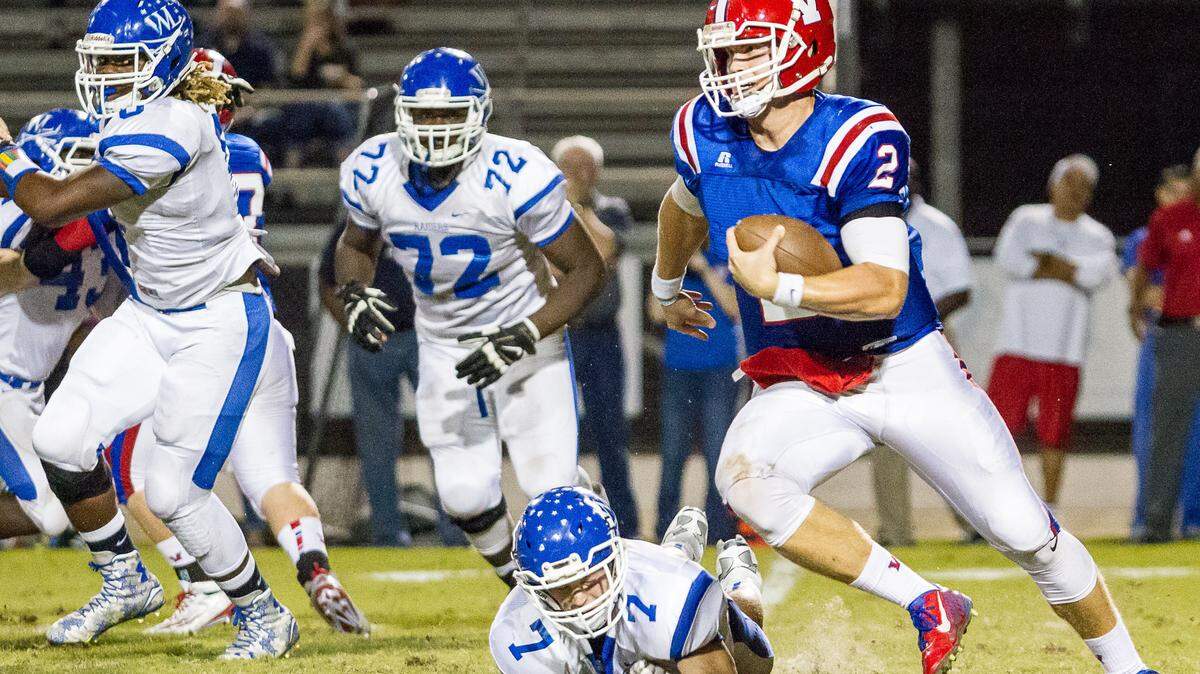 Veterans’ Logan Byrd with a quarterback keeper in the 1st half of their 2-AAAA matchup against West Laurens.