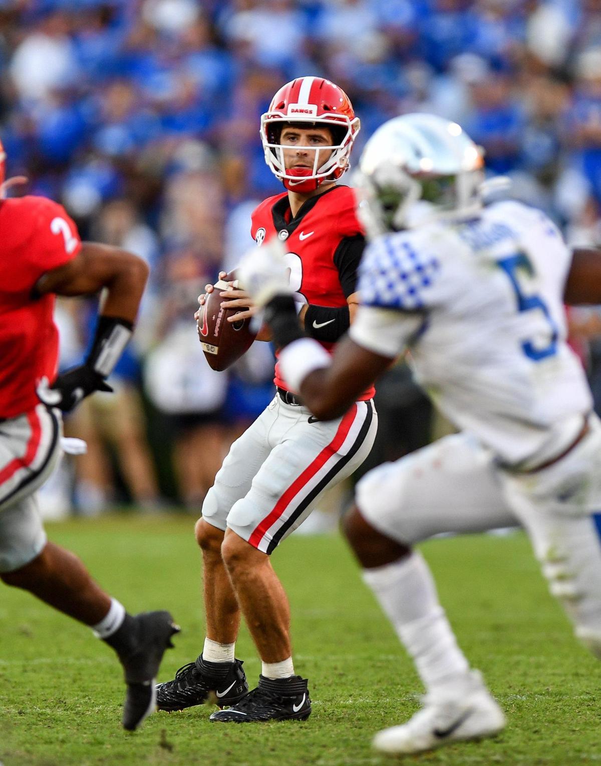 DONN RODENROTH,Athens, Georgia, 10/16/2021: Georgia quarterback Stetson Bennett scans the field in action Saturday against the Kentucky Wildcats.