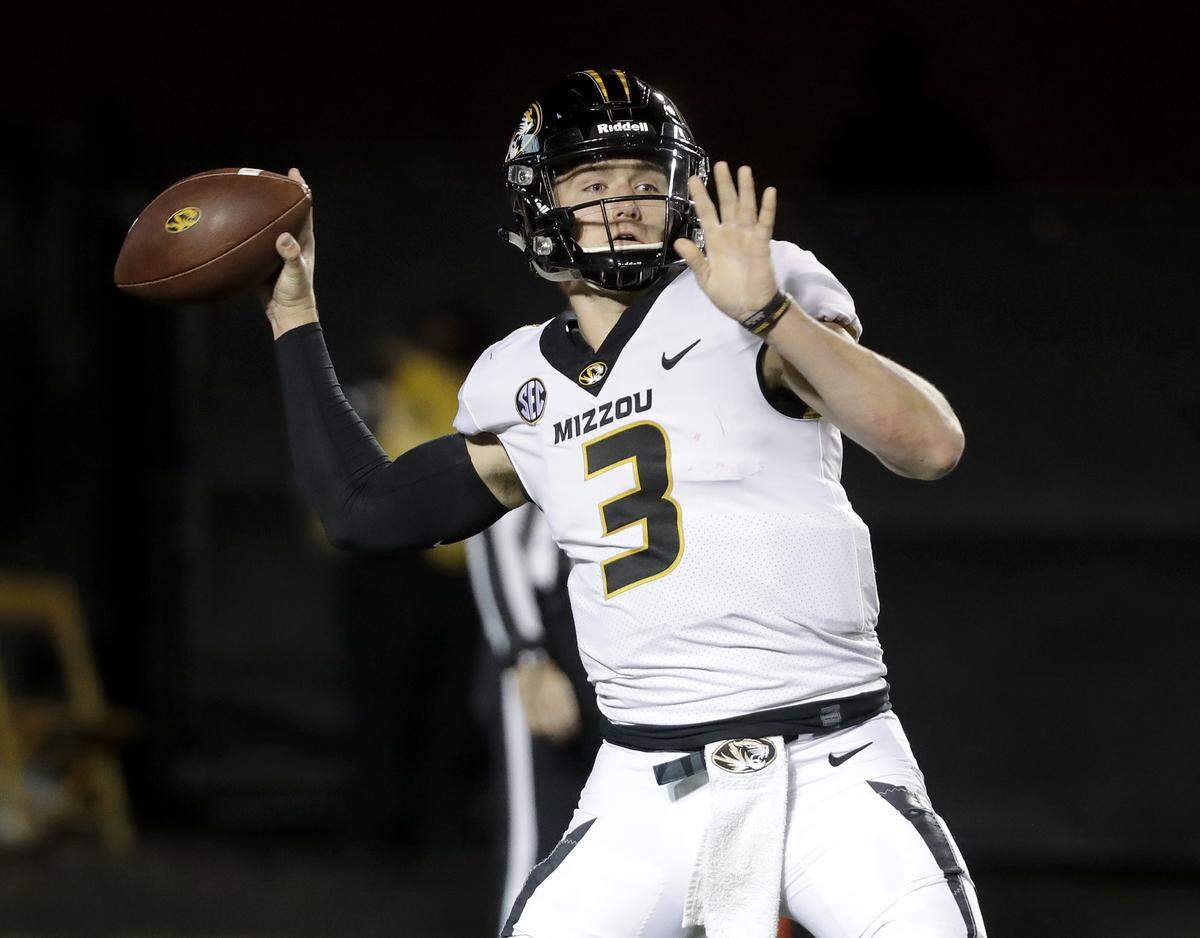 Missouri quarterback Drew Lock throw a pass against Vanderbilt.