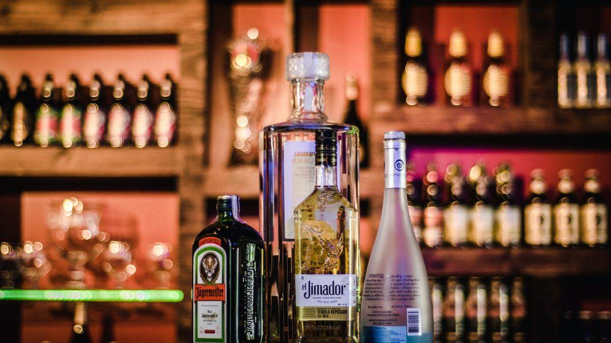Bills supporting curbside and home delivery of alcoholic beverages have resurfaced in 2024.