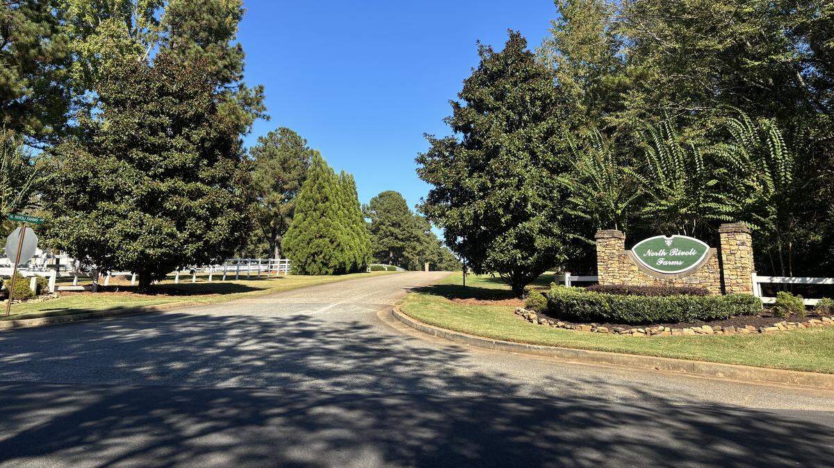 Residents in North Rivoli Farms have raised concern about a gas pipeline expected to cut through the neighborhood.