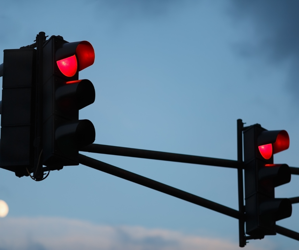 State law says drivers facing a steady red light “shall” come to a complete stop. .&nbsp;