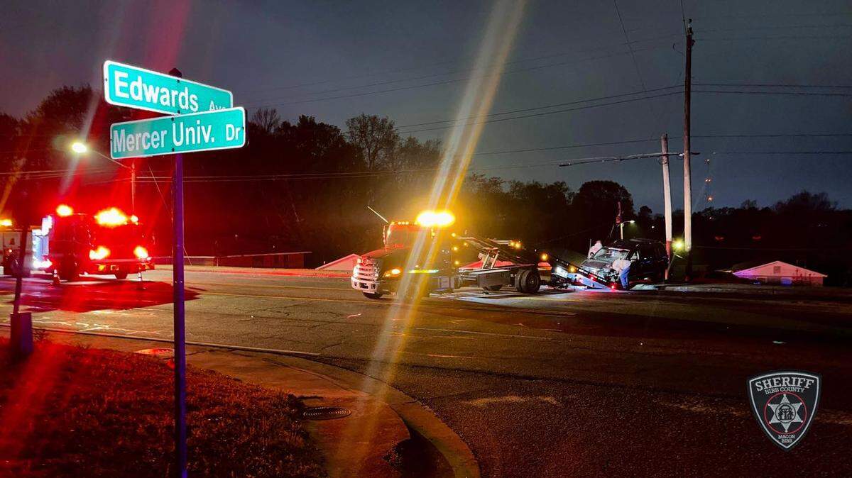A Dodge Durango was towed away from a crash that left one dead on Thursday, March 20, 2025, on Mercer University Drive and Edwards Avenue in Macon, Ga.