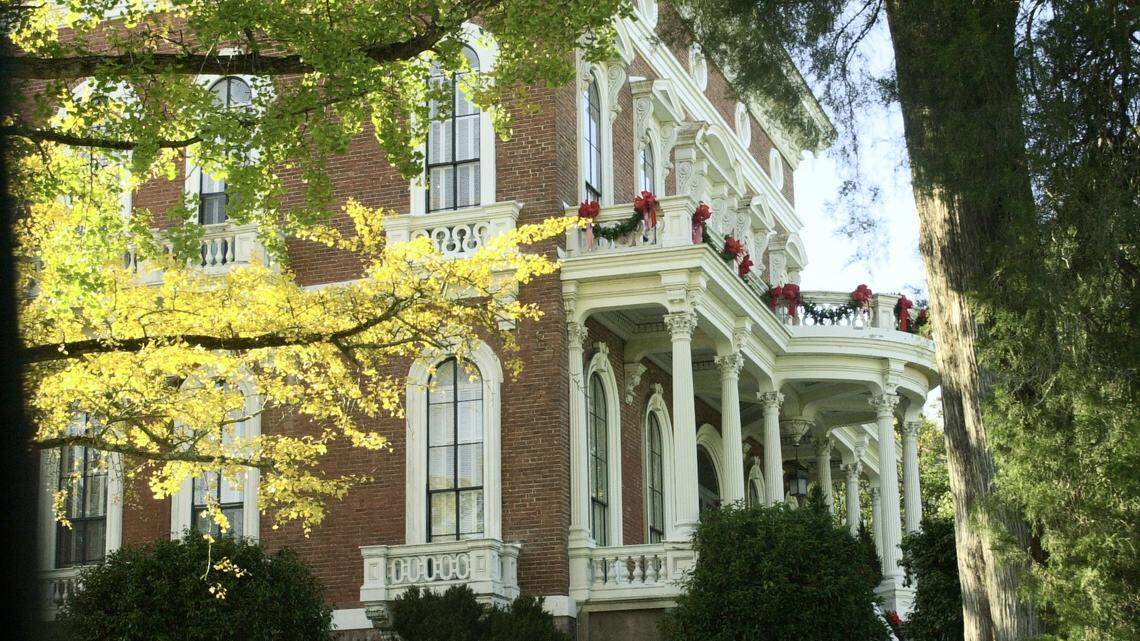 Bring in the new year with high style, and a mask, at this formal Macon ball