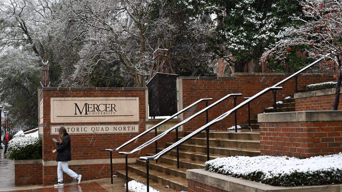 Snow covers campus at Mercer University on Sunday, Jan. 18, 2026, in Macon, Georgia. The National Weather Service expected Macon to receive 1 to 2 inches of snow on Sunday.