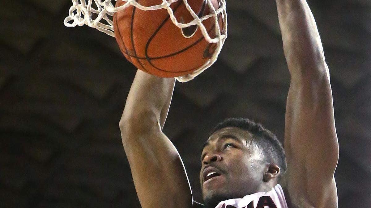 CURTIS COMPTON/ATLANTA JOURNAL-CONSTITUTIONGeorgia guard Kenny Gaines and the Bulldogs are 10-6 overall and 3-3 in the SEC entering their game Saturday night against Arkansas.
