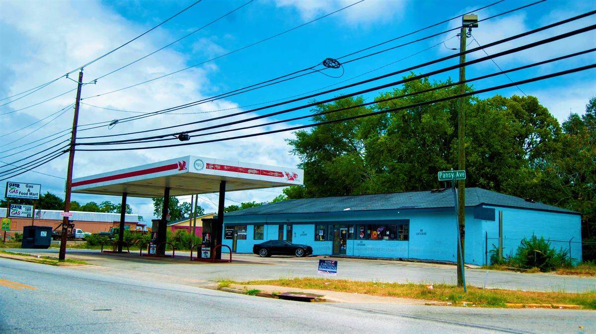 M&M Grocery at 2760 Montpelier Ave., pictured here in 2020, is at the center of a public-nuisance dispute in which Bibb County officials contend the store should be shuttered, claiming it is a nexus for crime.