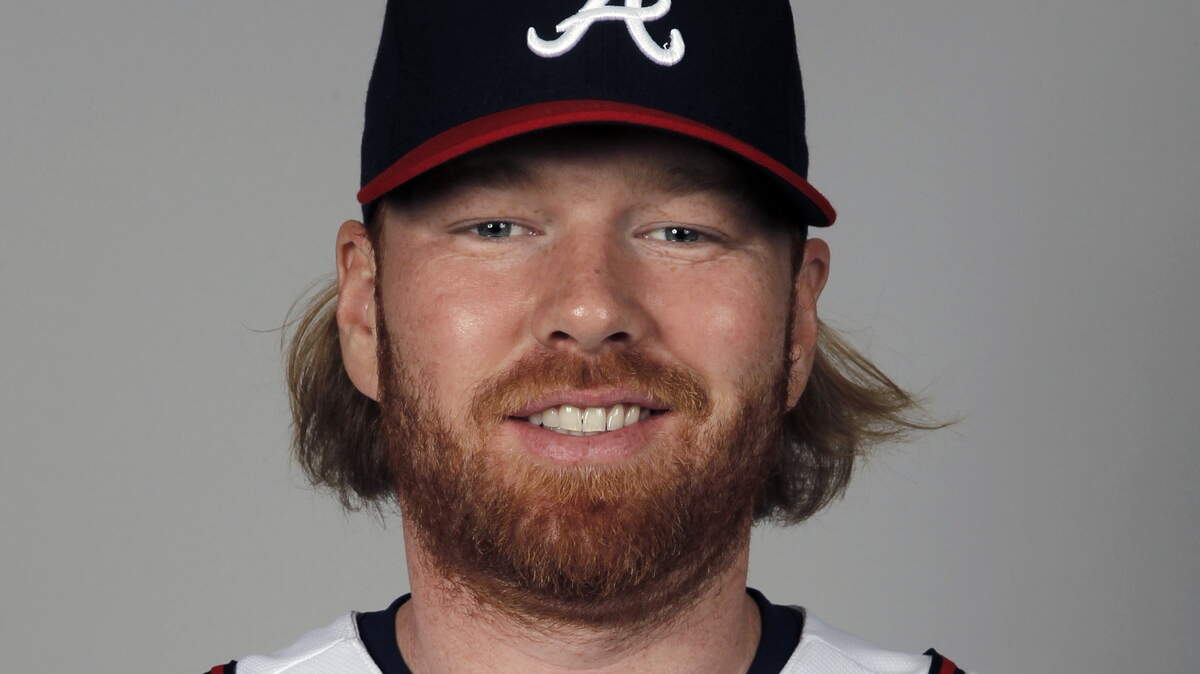 FILE - This is a 2012 file photo showing Tommy Hanson of the Atlanta Braves baseball team. Former Braves and Angels pitcher Tommy Hanson has died. He was 29. Braves spokesman Brad Hainje says some of Hansonís former teammates were at Atlantaís Piedmont Hospital when Hanson died Monday night, Nov. 9, 2015. WSB-TV in Atlanta reported Hanson slipped into a coma caused by catastrophic organ failure. (AP Photo/Julio Cortez, File)