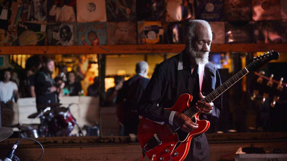 In this Telegraph file photo, Robert Coleman plays a set for a standing room only crowd at Grant’s Lounge for his Bragg Jam appearance in 2015.