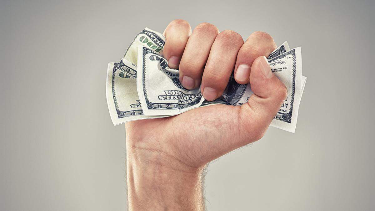 A Florida restaurant shorted workers $26,000, feds say, by taking tips to cover shortages