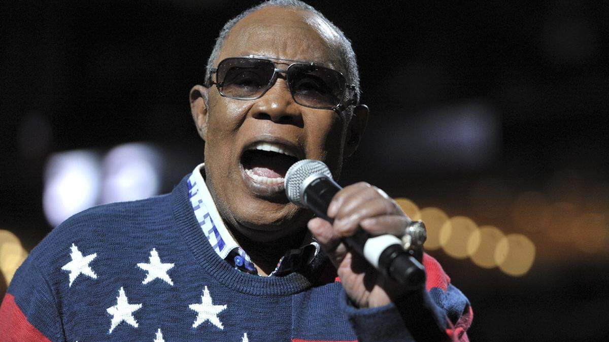 Brandon Dill/Associated Press
Sam Moore, performing during halftime at an NBA basketball game in January, was recently inducted into the Georgia Music Hall of Fame.