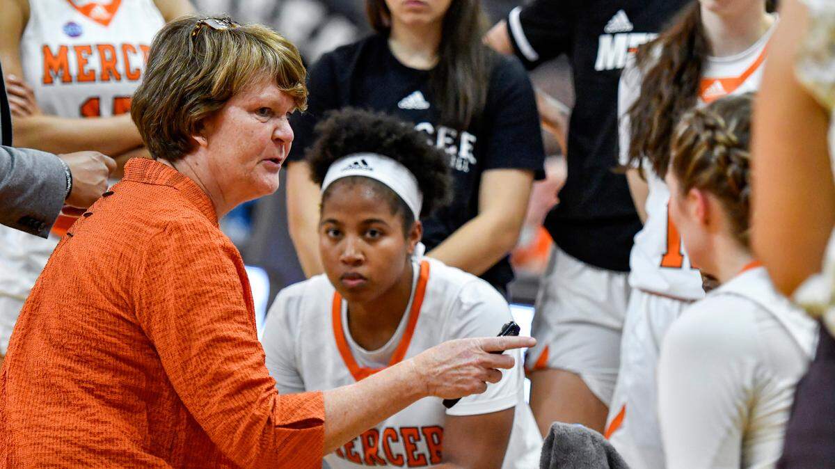 Mercer head coach Susie Gardner speaks with her team during a timeout of the Bears’ game against App State Nov. 11. The Bears are the No. 1 seed in this week’s Southern Conference tournament.