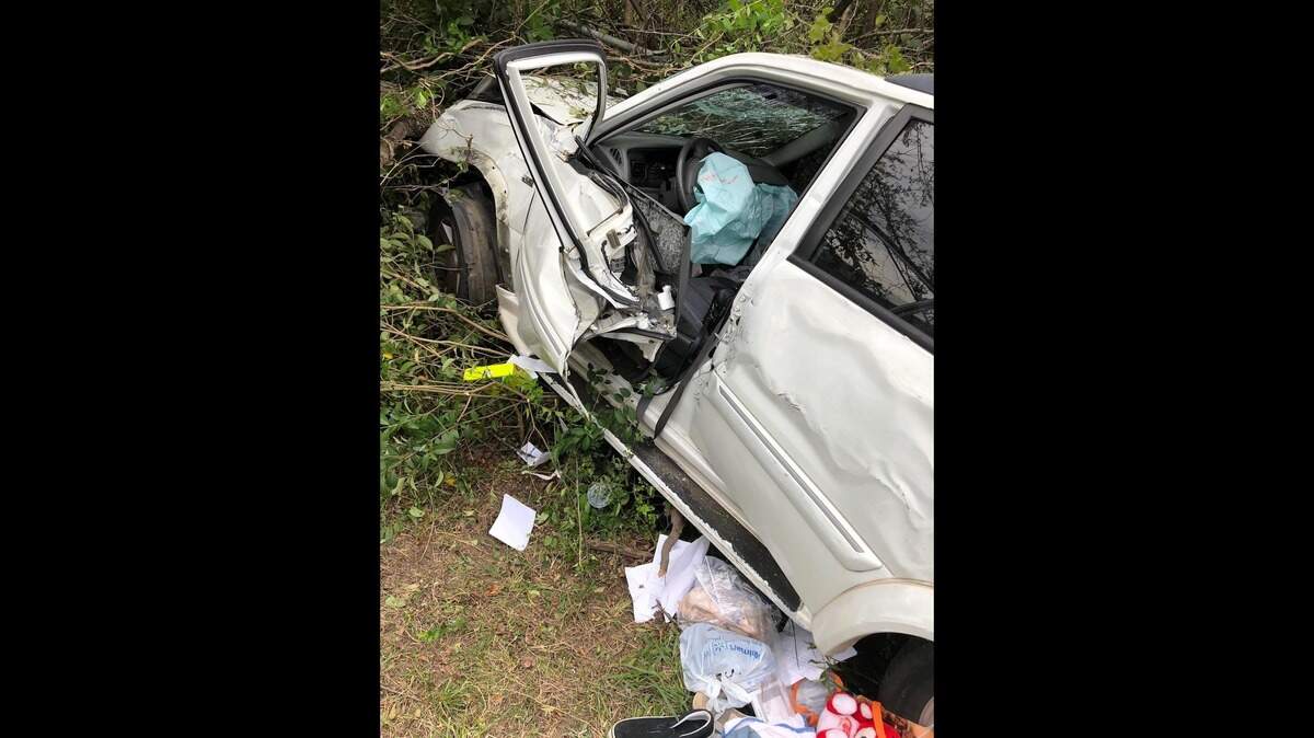 A single-vehicle crash off the Eisenhower Parkway exit ramp of Interstate 75 shortly after 5 p.m. Saturday claimed the lives of a Macon couple, Bibb County Coroner Leon Jones said.