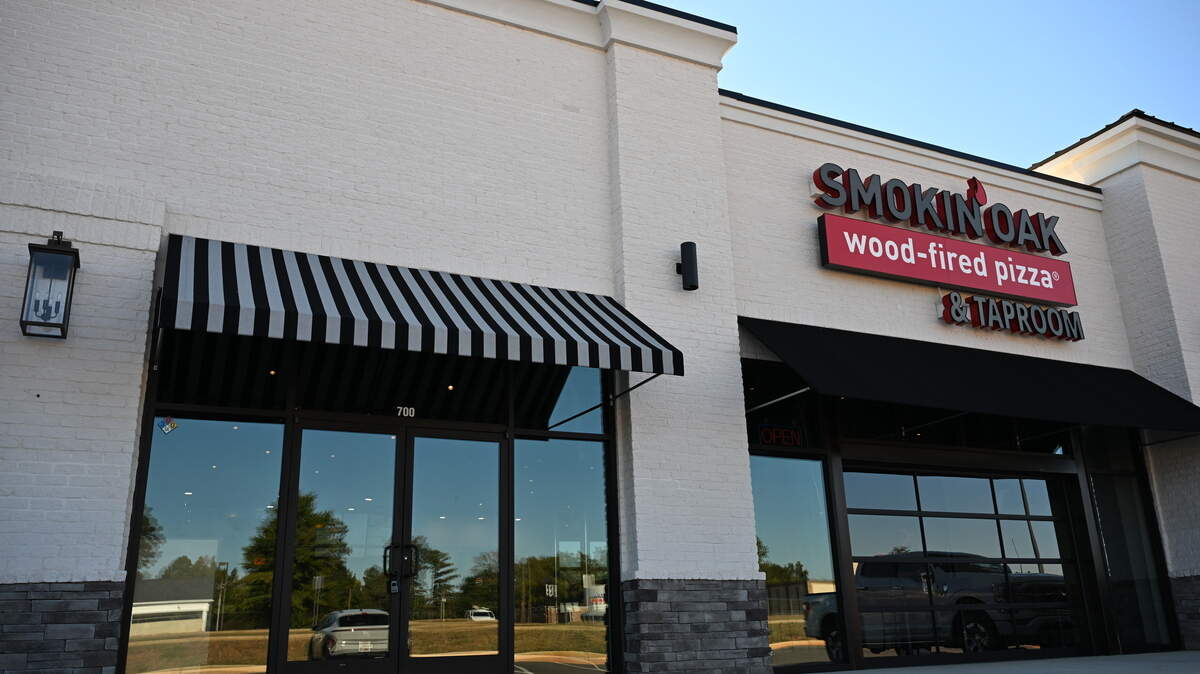 Smokin’ Oak Wood-Fired Pizza and Taproom opens its first Georgia location Thursday at 1012 Ga. 96, Suite 700, in Warner Robins.