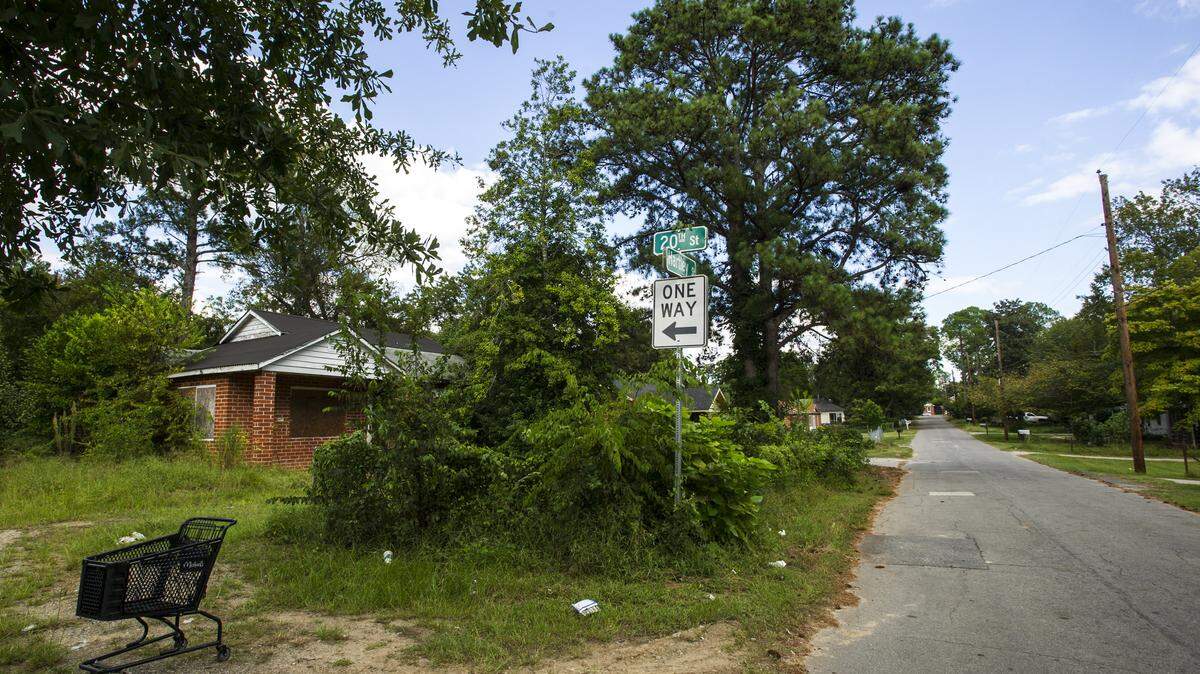 The house at 1261 Hartley St. in south Macon didn’t chang much from 2014-2015.