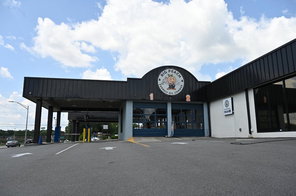 Big Peach Car Wash sits off of Hardeman Avenue on Monday, July 21, 2025, in Macon, Georgia. Two locations of Big Peach Car Wash closed permanently after the property’s landlord claimed the owners did not pay $300,000 in rent, resulting in an ongoing legal proceeding.