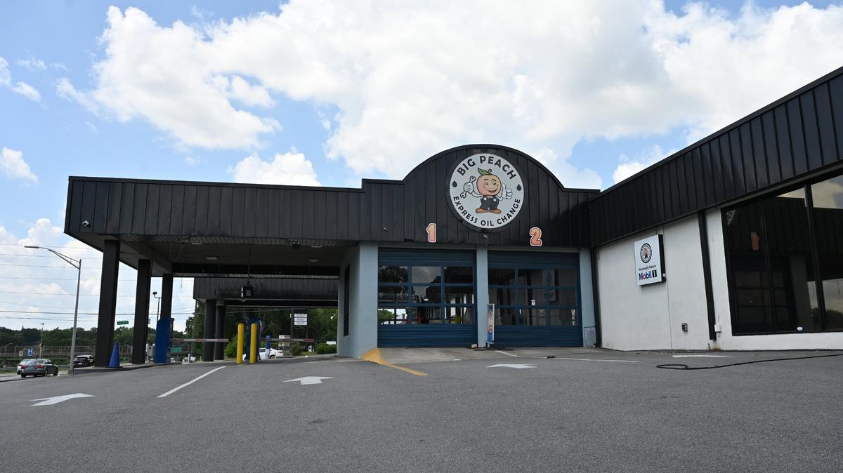 Big Peach Car Wash sits off of Hardeman Avenue on Monday, July 21, 2025, in Macon, Georgia. Two locations of Big Peach Car Wash closed after the property’s landlord claimed the owners did not pay $300,000 in rent, resulting in an ongoing legal proceeding.