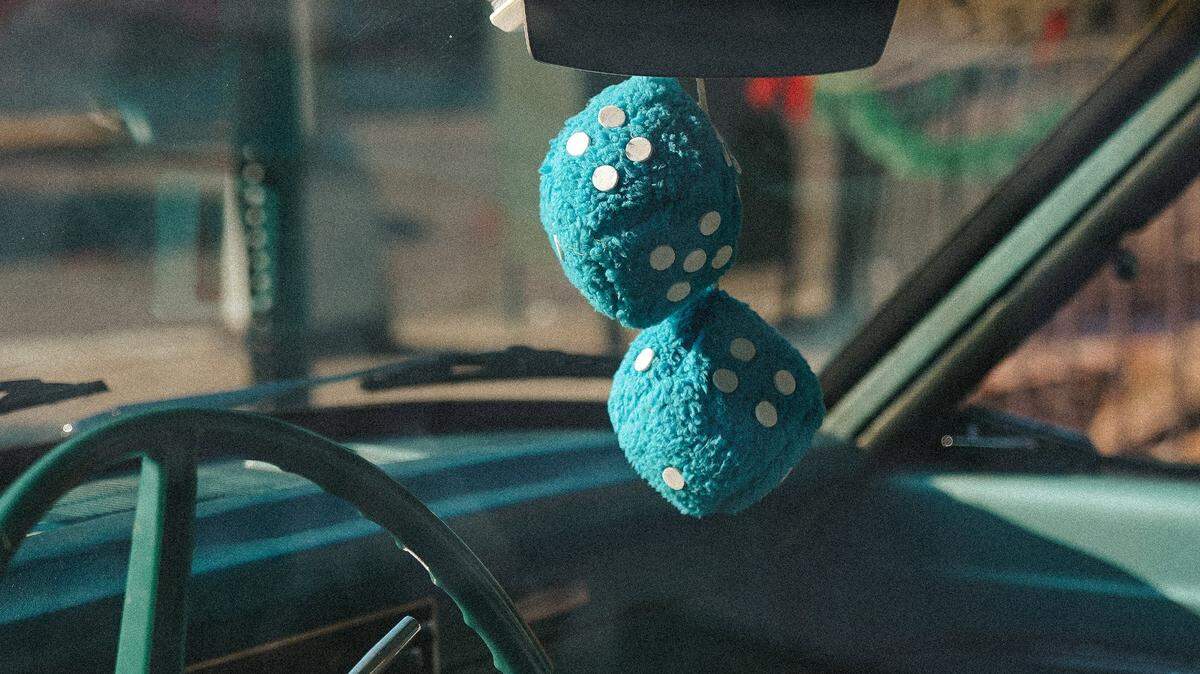 Is it legal to have items hanging on your rear view mirror? Here’s what Georgia law says