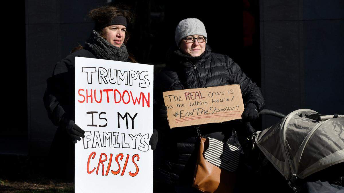 On the 20th day of a partial government shutdown, furloughed federal workers, contractors and union representatives gathered before marching to the White House to demand that President Trump reopen the government on Thursday in Washington, D.C.