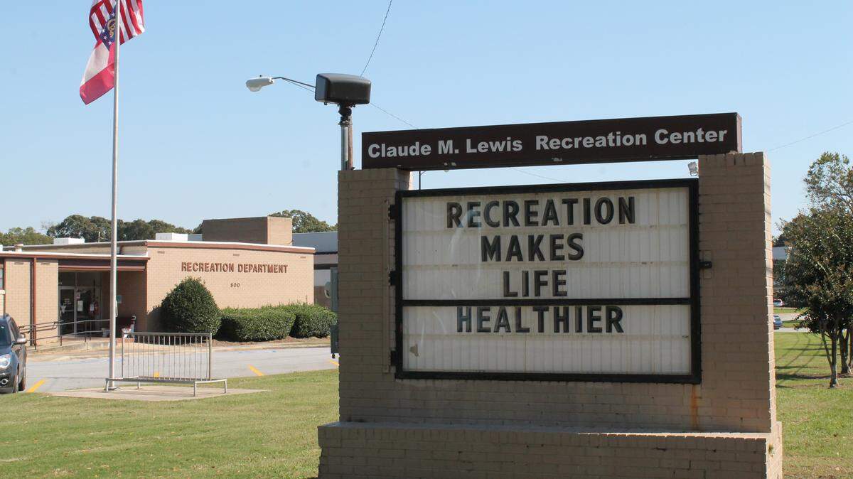 (LAURA CORLEY/THE TELEGRAPH) A sign outside of the Claude M. Lewis Recreation Center on Watson Boulevard in Warner Robins reads: RECREATION MAKES LIFE HEALTHIER.