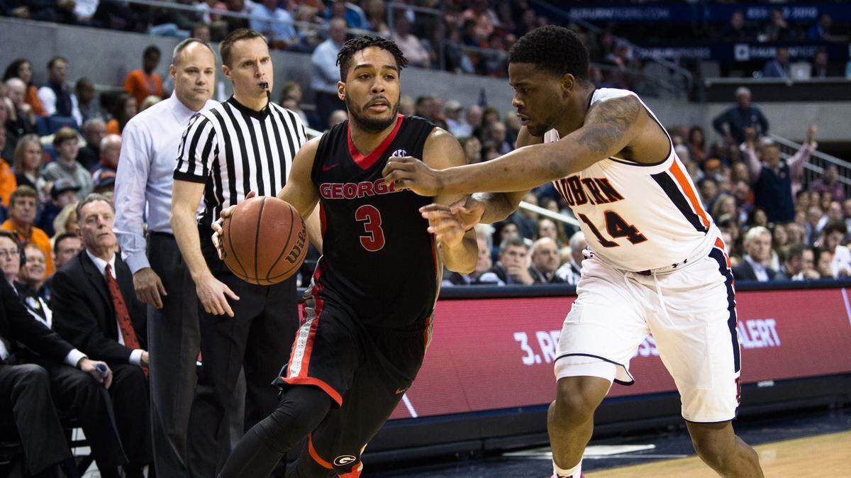 Georgia's Juwan Parker scored 13 of his 16 points agianst Auburn in the first half.