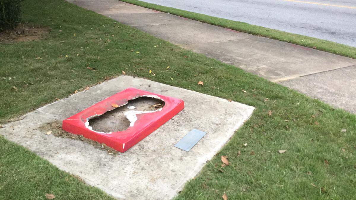 An empty pedestal, shown on Friday morning, marks where “Music Bear” disappeared from near Daisy Park off Forsyth Road near Orange Street. The “Bear Trail” is currently missing two of its six bears.