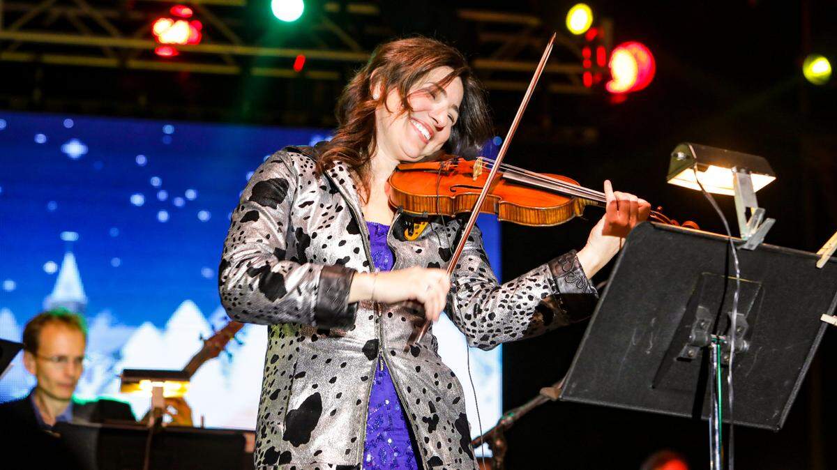 Though COVID-19 has meant changes for the Main Street Christmas Light Extravaganza and tonight’s opening Macon Pops concert, the holiday event goes on and as in years past will feature familiar highlights like Amy Schwartz Moretti’s rendition of “Joy to the World.” Moretti is director of Mercer University’s McDuffie Center for Strings and professor of violin. Her husband, Steve Moretti, is co-founder and CEO of Macon Pops.