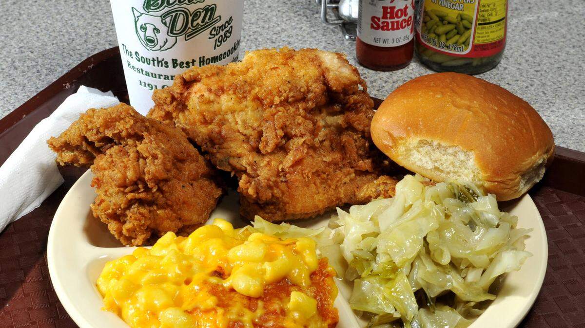 Fried chicken, cabbage, macaroni and cheese and a roll are among the menu items at The Bear’s Den.