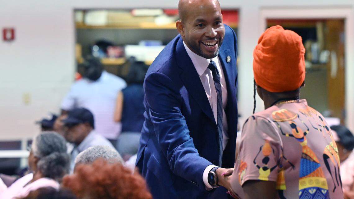 Democratic governor candidate calls for universal childcare during Macon stop