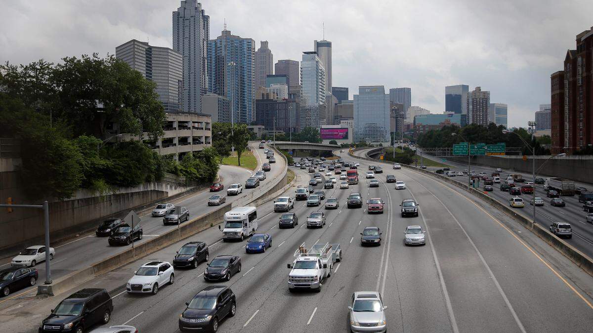 Is it illegal to drive too slowly in the left lane in Georgia?
