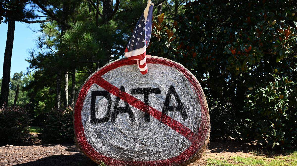 A “No Data” sign painted on a round hay bale sits off of US-41 on Thursday, July 31, 2025, in Bolingbroke, Georgia, which is in Monroe County. Jones County just approved new measures for data centers. 