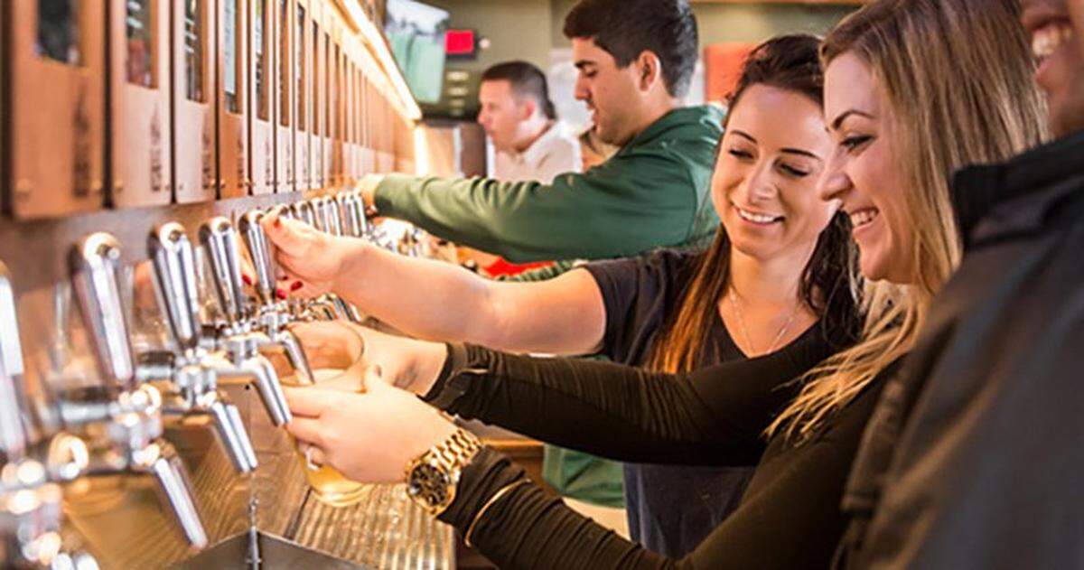 Known for wood-fired pizza and self-pour taprooms, Smokin’ Oak Wood-Fired Pizza & Taproom is coming to Warner Robins and then to Macon.