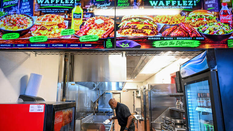 Amid Eisenhower Crossing revival, Everything Wafflez aims for community impact