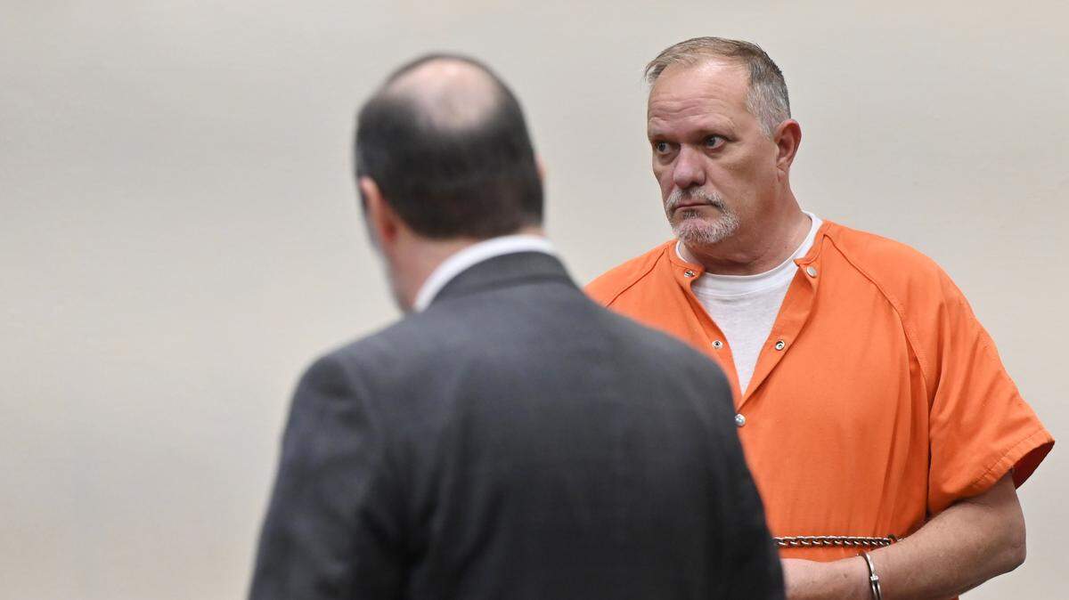 Eric Head enters the courtroom for his sentencing hearing on Thursday, Oct. 30, 2025, at the Bibb County Superior Courthouse in Macon, Georgia. Twenty-two year old William Childs died in July 2021 after a boat driven by Eric Head crashed into a pontoon boat Childs was on on Macon’s Lake Tobesofkee. Head received a guilty verdict and was given the maximum penalty of 20 years in prison.