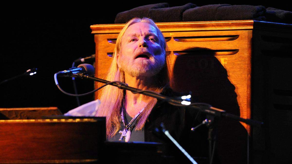 WOODY MARSHALL/THE TELEGRAPH 
 Gregg Allman plays for a packed house Tuesday night at the Grand Opera House.