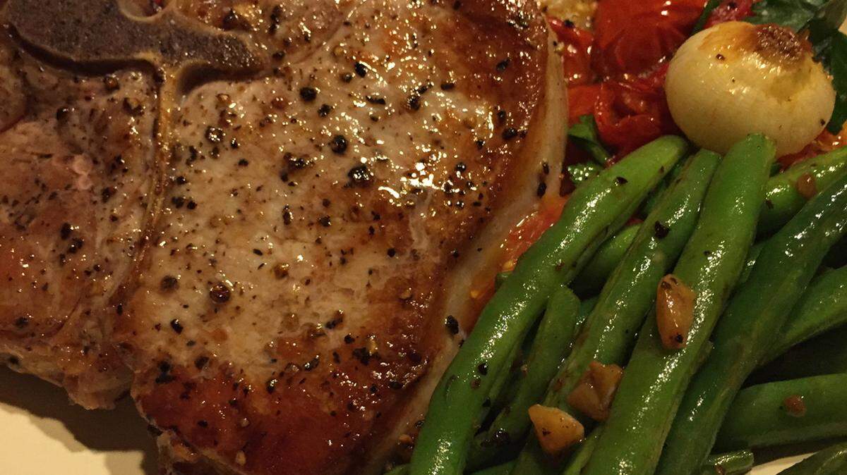 SPECIAL TO THE TELEGRAPH
Pan seared pork chops with sauteed green beans and roasted tomatoes and onions make for a healthy dinner full of nutrient rich vegetables and lean protein.
