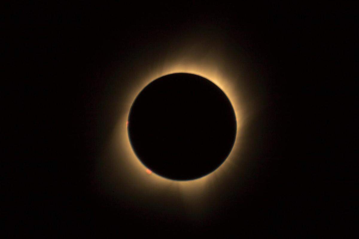 A total solar eclipse is coming.