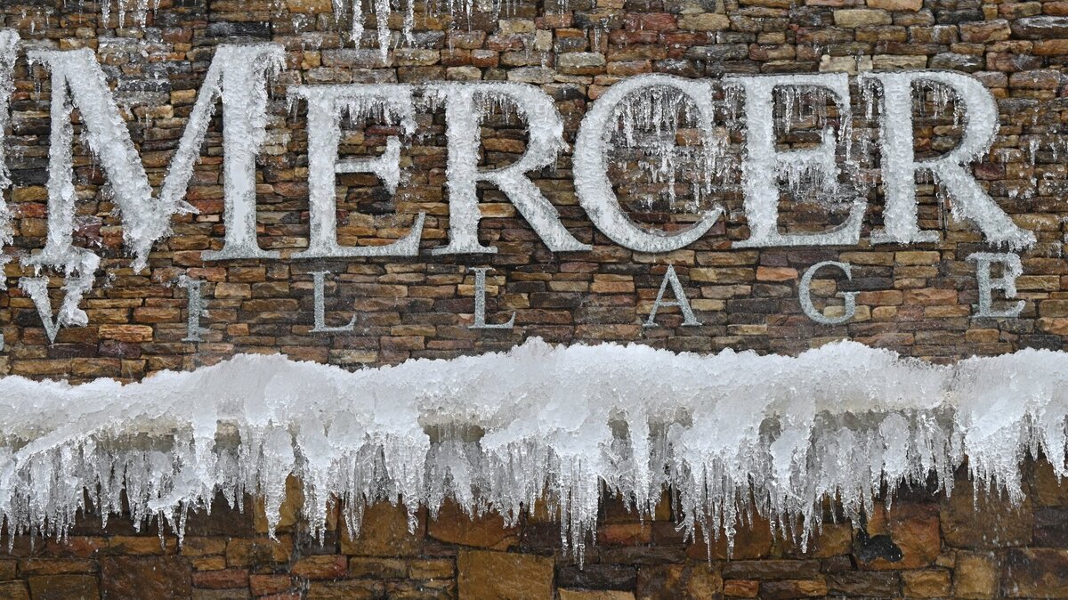 The Mercer Village fountain sits off of Montpelier Avenue with icicles on Tuesday, Jan. 21, 2025, in Macon, Georgia. Macon and other areas of Middle Georgia are forecasted to receive 1-3 inches of snow beginning Tuesday afternoon and into Wednesday morning.