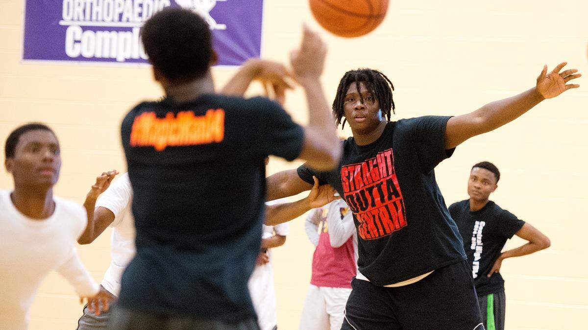 Central's Kentrevious Jones receives a pass from teammate Derrick Evans Jr. during practice Monday afternoon.