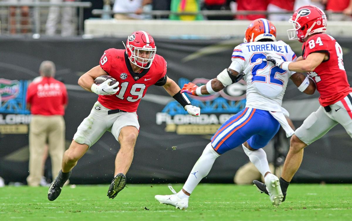 Georgia tight end Brock Bowers picks up a first down Saturday against the Florida Gators. Georgia beat the Gators 42-20.