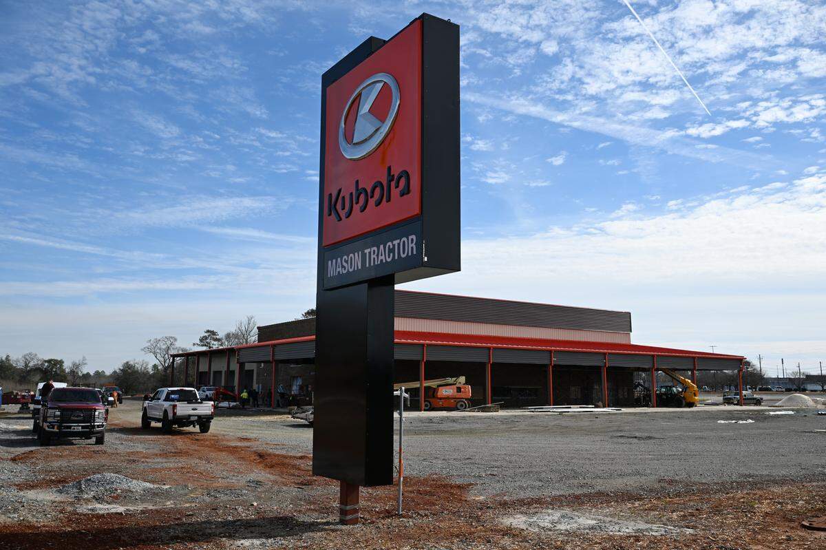 New location of Mason Tractor Co. at 1121 St. Patrick Drive in Perry