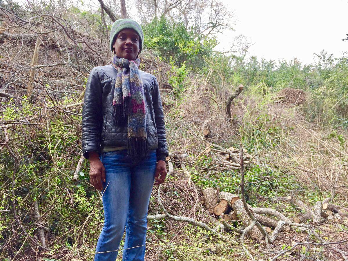 Yolanda “Y-O” Latimore has spent the past two decades cleaning up Linwood Cemetery in Macon, where her late father and brother are buried. “It’s been a really, really slow motion, grassroot effort,” she said as she waded through overgrown vine and weeds on Friday, March 8.
