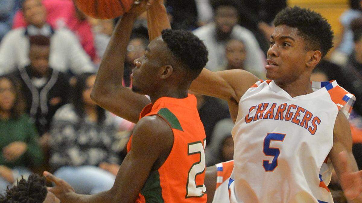 Rutland's Jaikez Mann (23) drives the lane before having his shot blocked by Central's Dewan Owens (5).