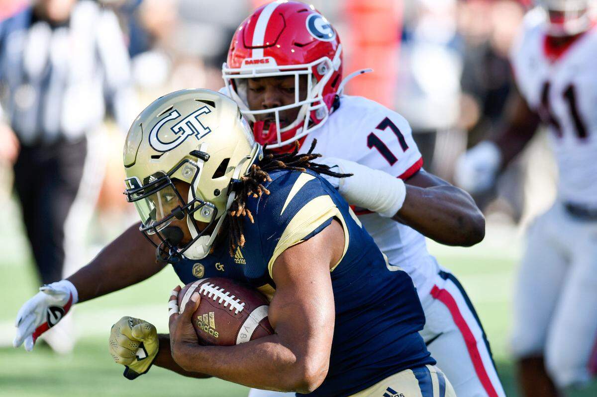 Georgia Tech running back Jordan Mason (27) is tracked down by Georgia linebacker Nakobe Dean (17) during the Bulldogs 45-0 win Saturday in Atlanta.