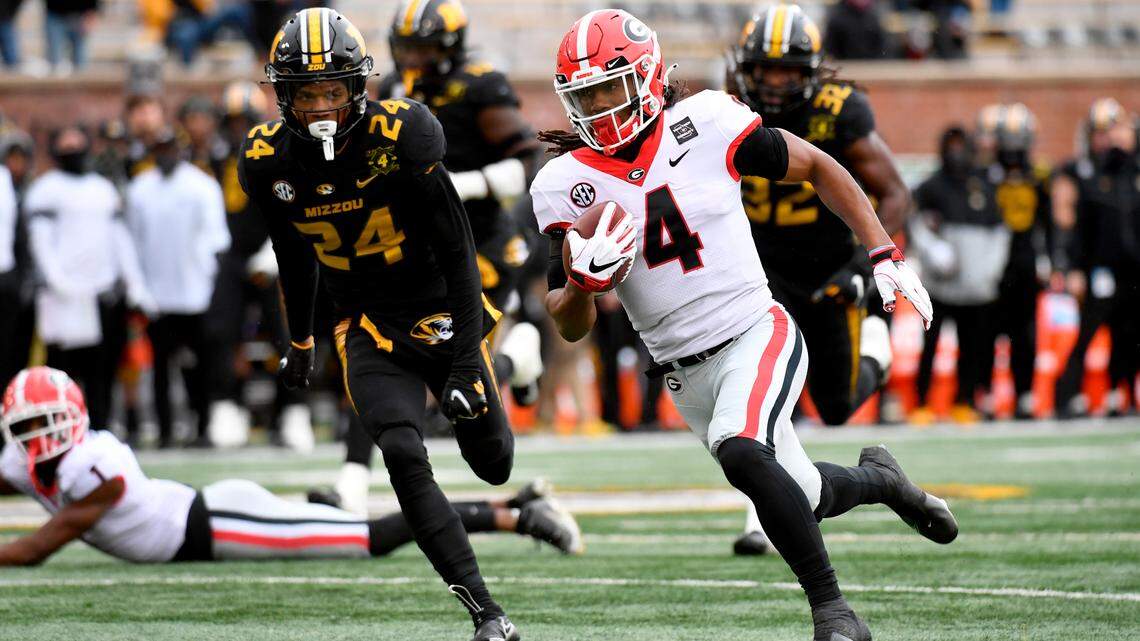Georgia running back to miss Peach Bowl after father’s death