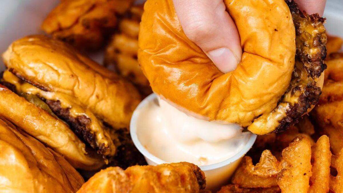 A Smalls Sliders, known for its cheeseburger sliders and signature “smauce,” is coming to 2691 Watson Blvd. in Warner Robins.